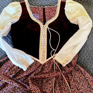 Gunne Sax (remake)beautiful,perfect condition worn once for photo shoot